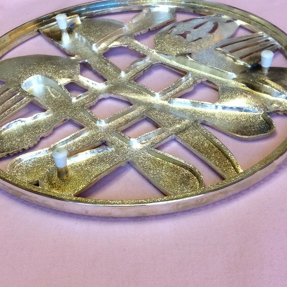 FINAL SALE PRICE Godinger SP Trivet + Glass Pitcher - Picture 7 of 7